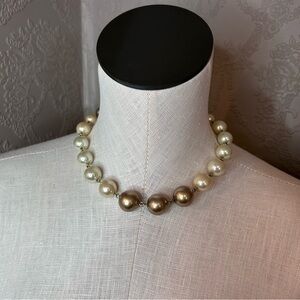 Vintage pearl necklace approx 17.5”